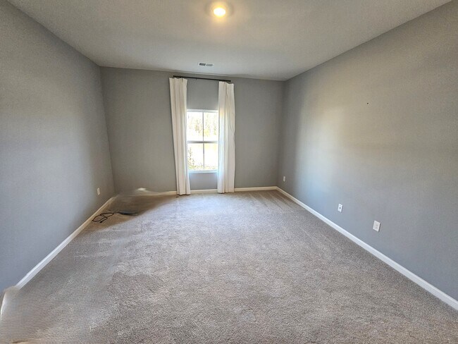 Building Photo - 108 Saddle St