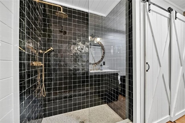 Foto del edificio - 545 Chestnut Ridge Cir