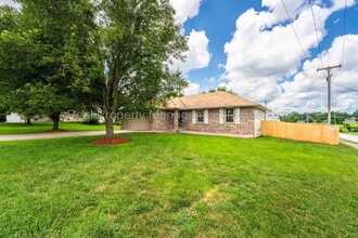 Building Photo - 813 Daniel Ln