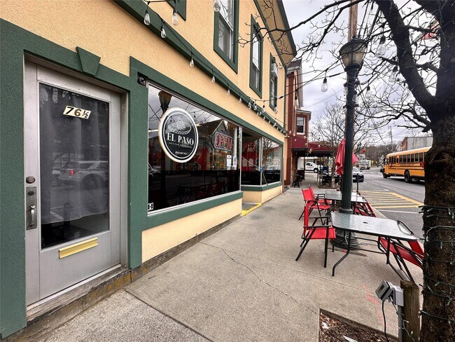 Foto del edificio - 76 Vineyard Ave