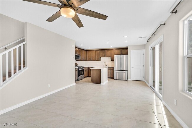 Foto del edificio - 366 Rosefinch St