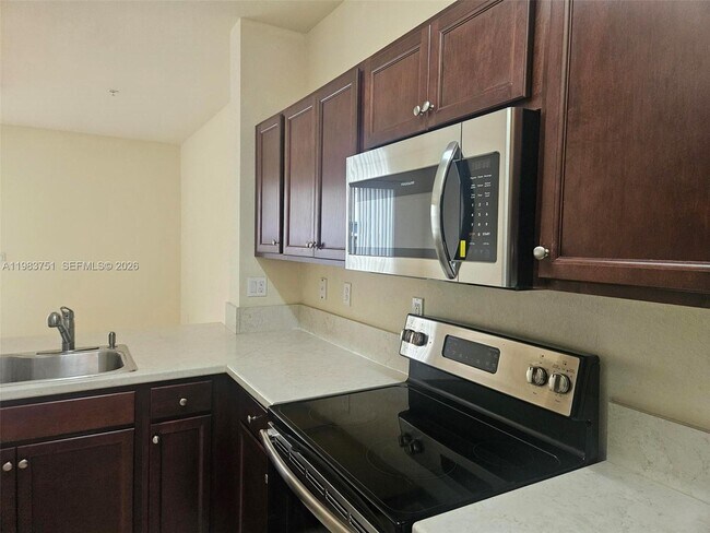 Building Photo - 142 SE 28th Ter