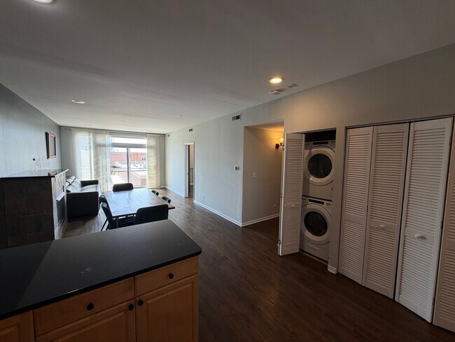 Foto del edificio - 6135 N Broadway