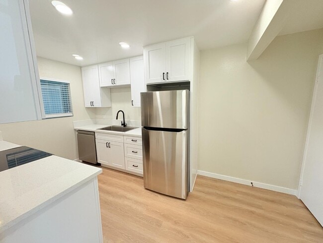 Building Photo - 328 S Weitzel St