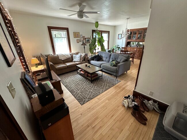 Living room / dining room - 614 5th St NE