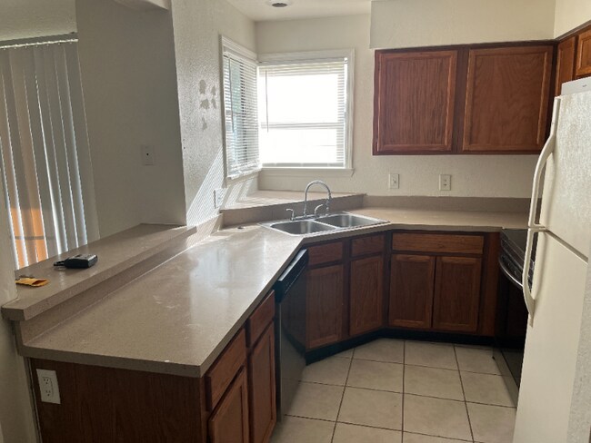 Building Photo - 3014 Antique Oaks Cir