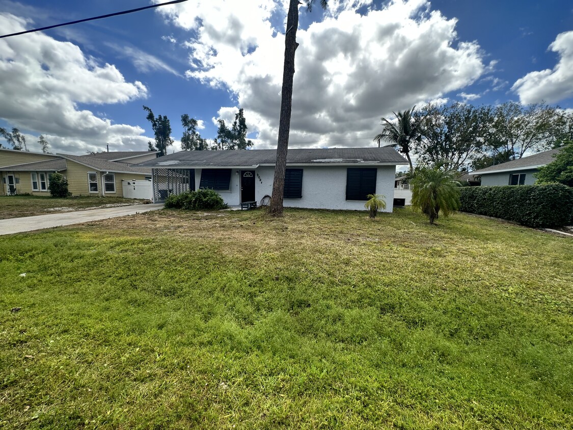 Primary Photo - 9044 Pineapple Rd
