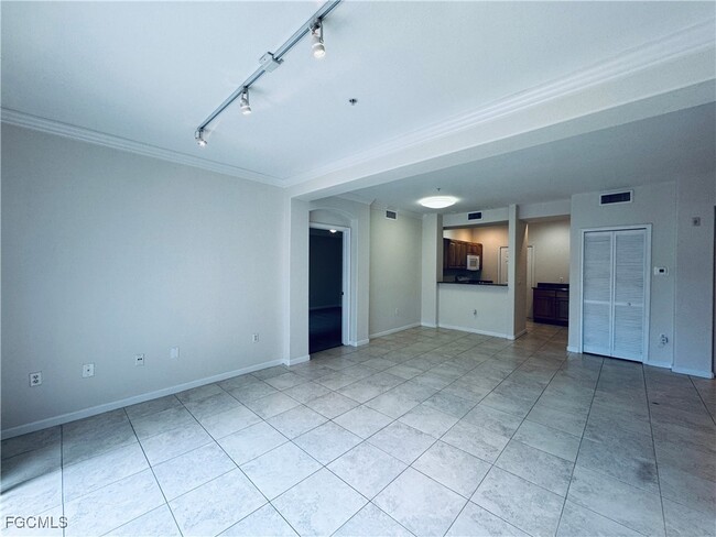 Building Photo - 13100 Bella Casa Cir