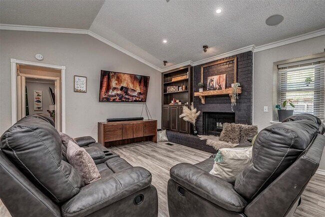 Foto del edificio - 8421 Woodhue Dr