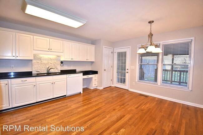 Building Photo - 3 br, 2 bath House - 826 N. Maple Street