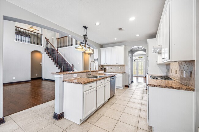 Foto del edificio - 8127 Edenwood Dr