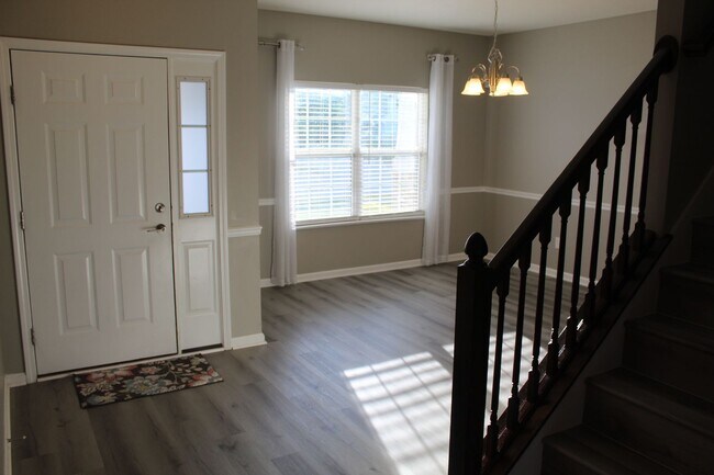 Foto del edificio - Spacious 5 Bedroom Home in Avon.
