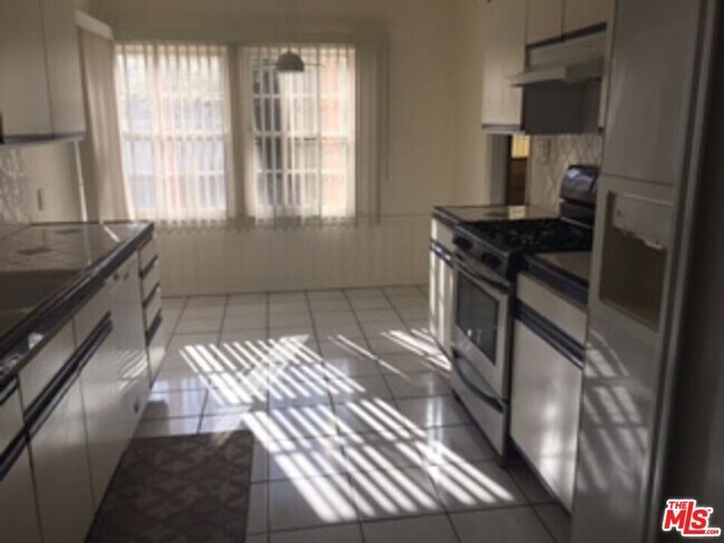 Foto del edificio - 10680 Kinnard Ave