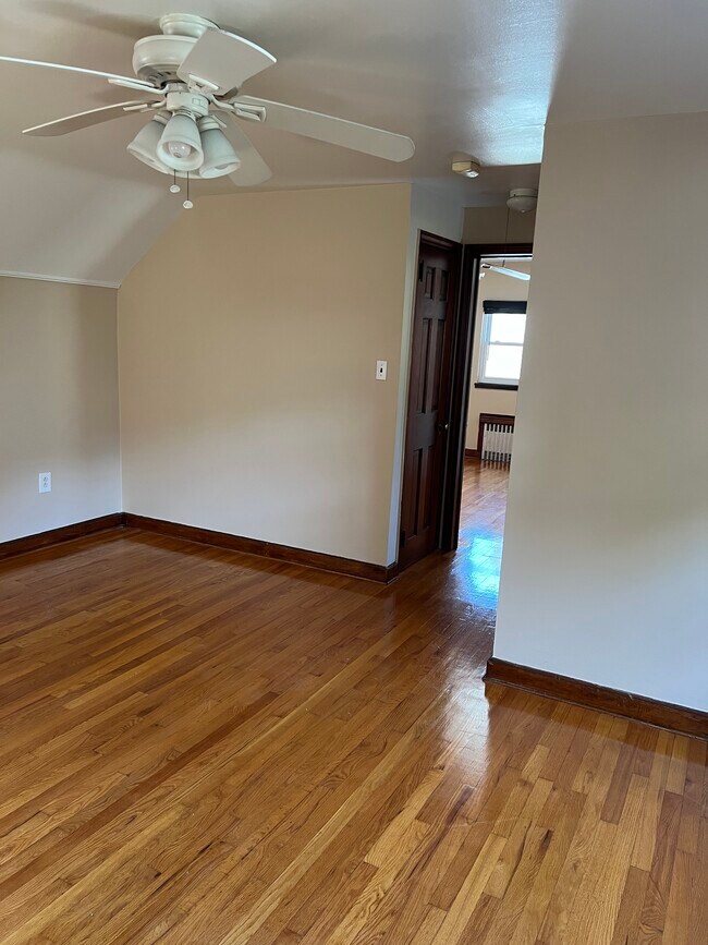 Sala de estar - 156 Maple St