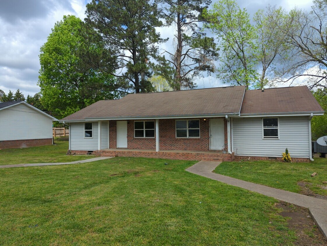 Foto principal - 716 Salem Rd