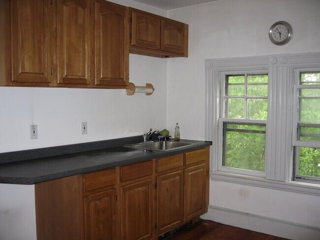 Building Photo - 33 Coolidge Rd