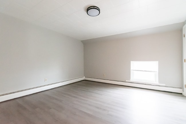 Foto del edificio - 672 N Main St