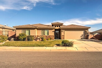 Building Photo - 986 Camel Springs Dr