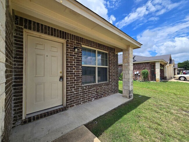 Foto del edificio - 1306 Loyal Ln