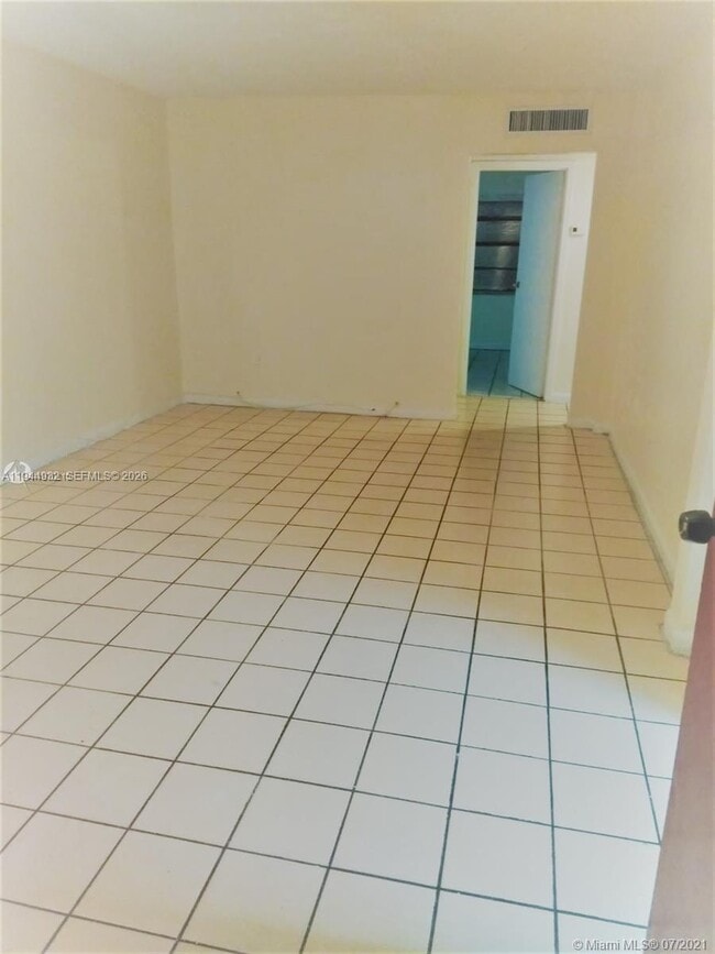 Building Photo - 1325 W 68th St