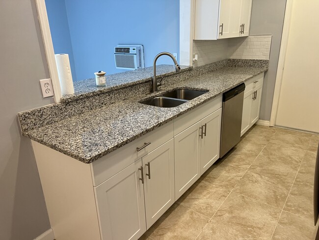 Kitchen - 431 NW Fairfax Ave