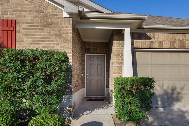 Foto del edificio - 8127 Running Brook Ln