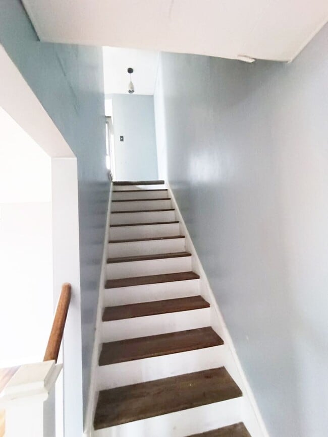 Building Photo - 2 BED 1 BATH BEAUTIFUL SINGLE FAMILY HOME ...