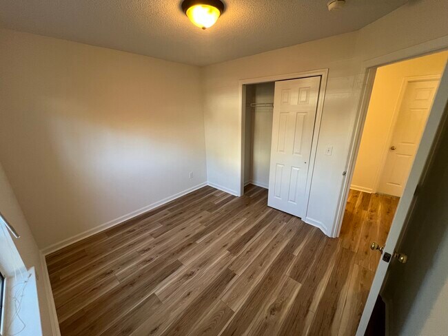 Foto del edificio - 5343 Tidewater Dr