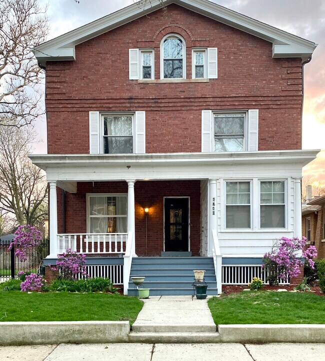 Davis Mansión - 6740 S Euclid Ave