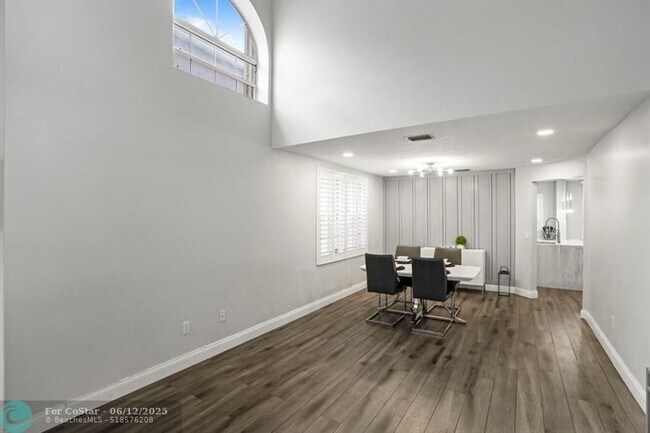 Foto del edificio - 11777 NW 1st St