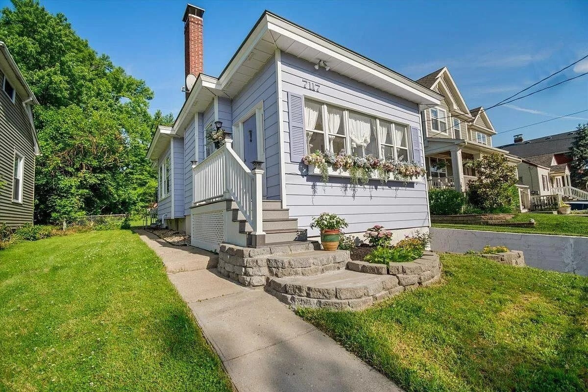 Primary Photo - 7117 Maple Ave