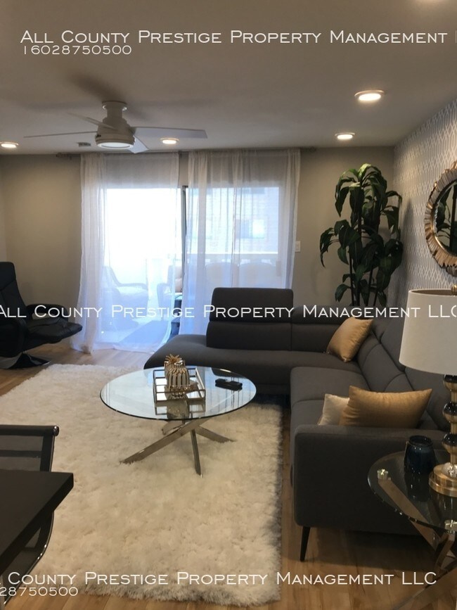 Foto del edificio - 7960 E Camelback Rd