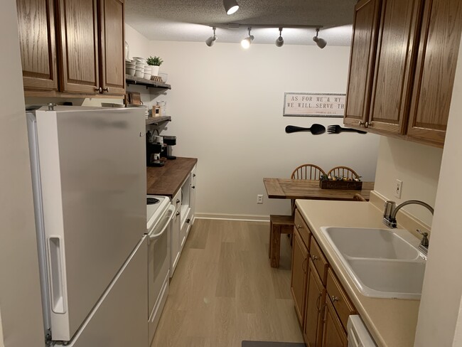 Galley Kitchen w/Dishwasher - 2800 Hillsboro Ave N