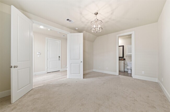 Building Photo - 2508 Sherwin St
