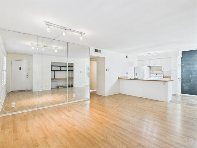 Foto del edificio - 910 Duncan Ln