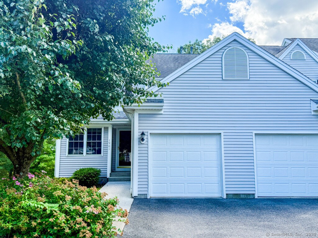 Foto principal - 1901 Pinnacle Way