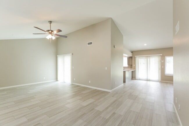 Building Photo - 1237 E Wickieup Ln