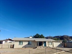 Building Photo - 251 W Buist Ave