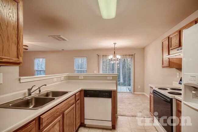 Foto del edificio - 8330 Wallace Glen Dr