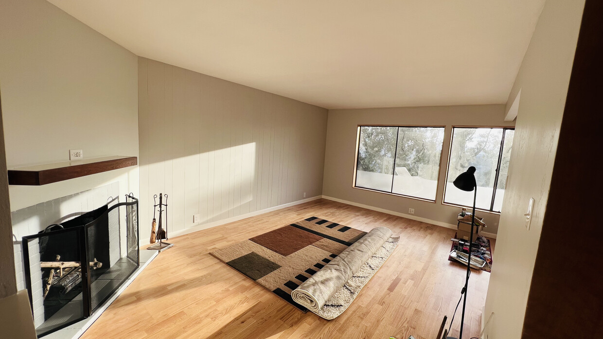 Living Room - 121 Moffitt St