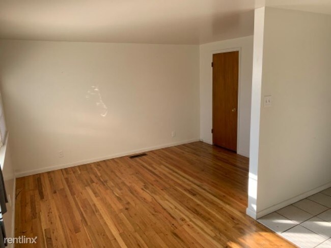 Building Photo - 1 br, 1 bath Apartment - 334 S McKinley St