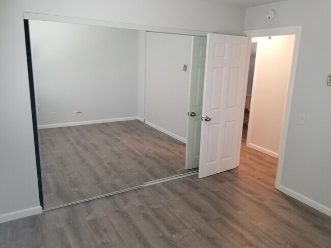 Foto del edificio - Bay Side Condo, Completely updated! Walkin...