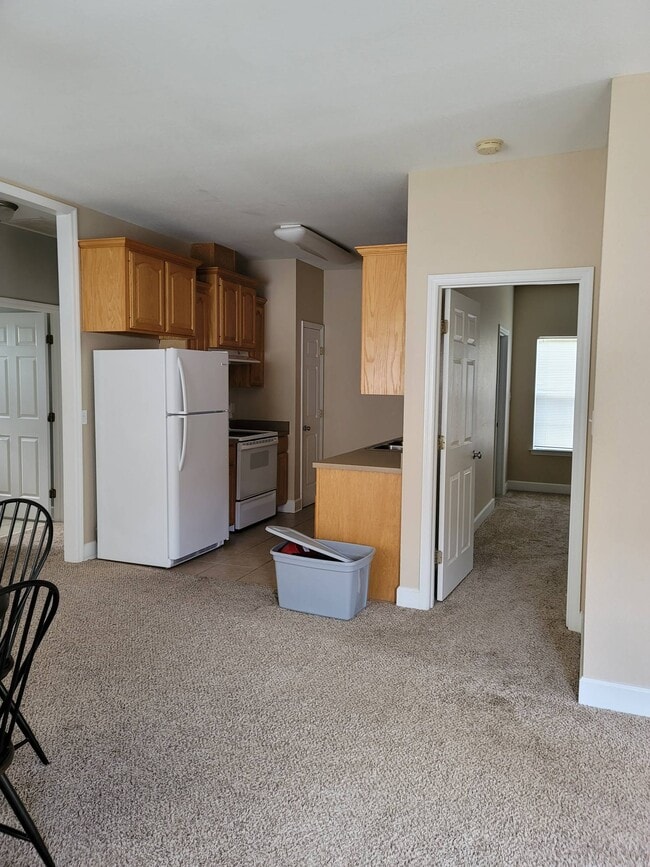 Building Photo - 7 6th Ave