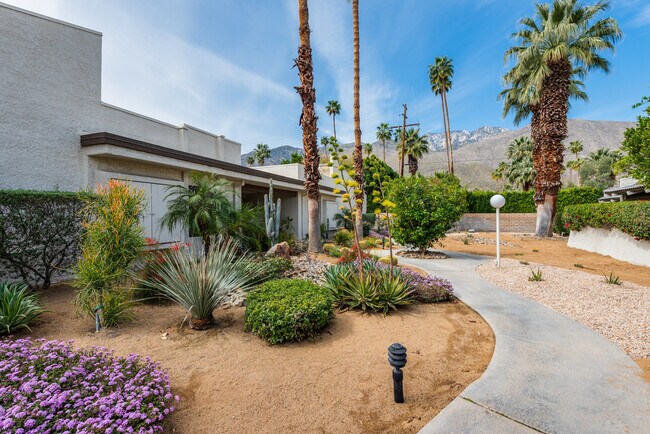 Building Photo - 1150 E Palm Canyon Dr