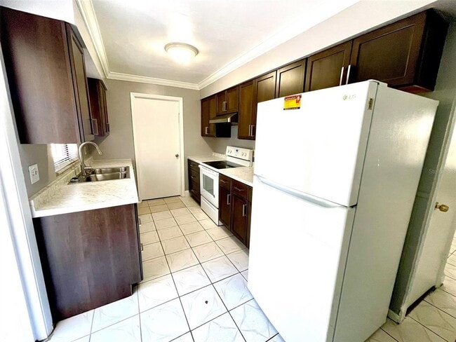 Building Photo - 3204 Sutton Dr