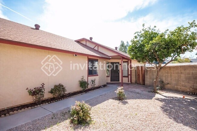 Building Photo - 6637 W Poinsettia Dr