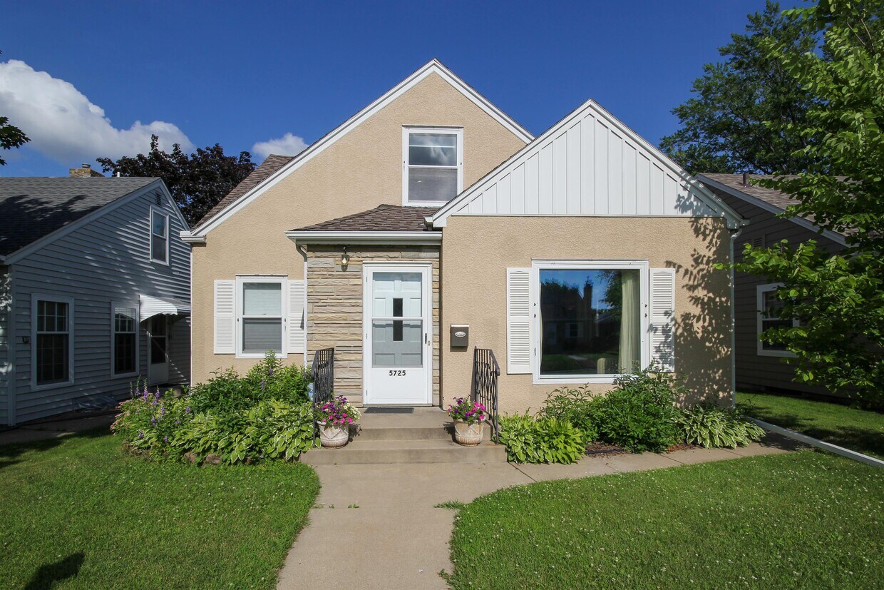 Primary Photo - 5725 Standish Ave S