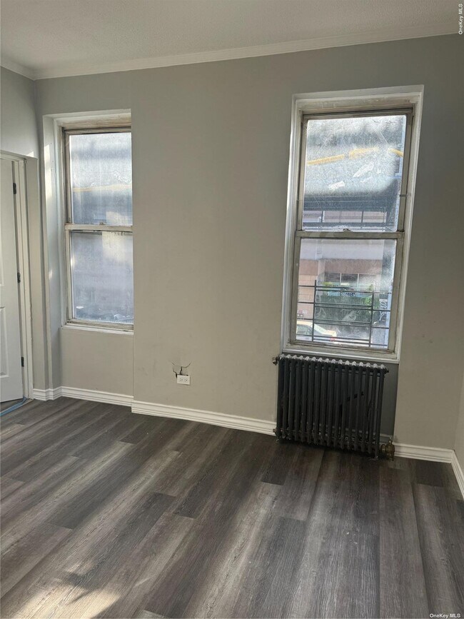 Building Photo - 841 Livonia Ave