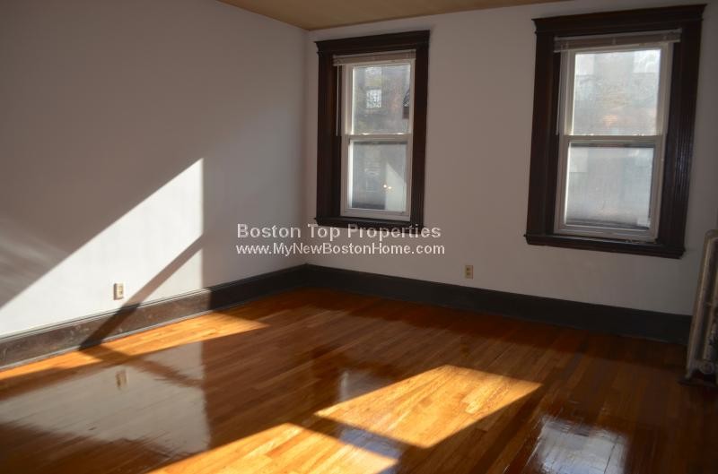 Primary Photo - 23 Westland Ave