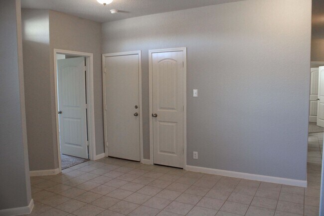 Foto del edificio - 4-BEDROOM IN SAENGERHALLE, COMAL ISD